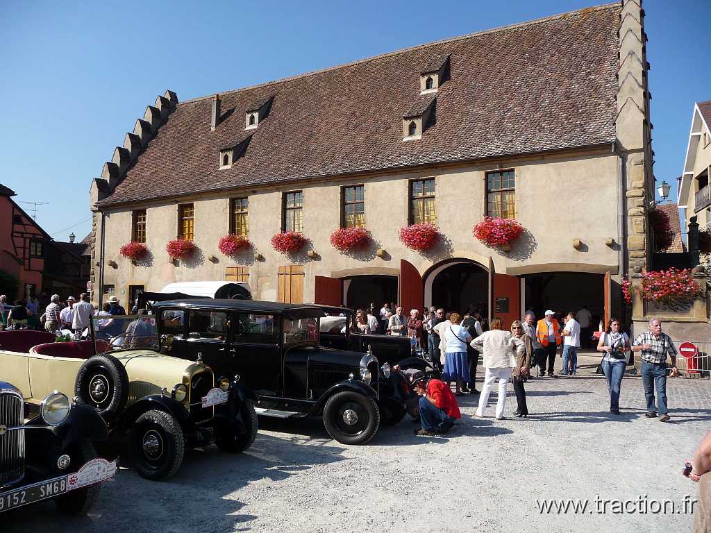 2011_rustenhart (56).jpg - 02/10/2011 - 68740 RUSTENHART 31ème Randonnée Internationale des Vendanges - Dégustation place de la République